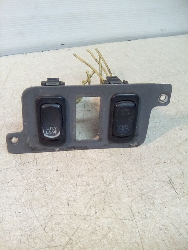 2000 Freightliner Century 22-42949-3 Dash Switch Panel