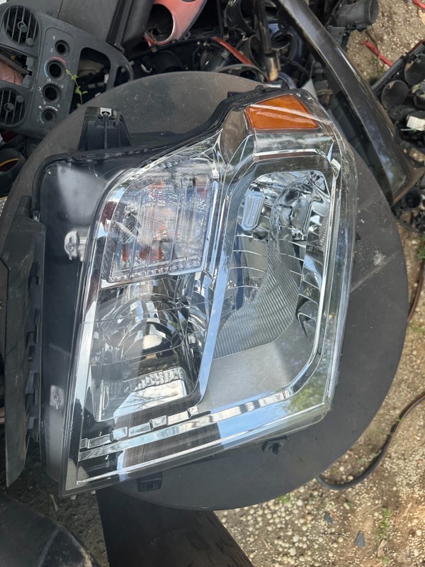 16-19 NISSAN TITAN OEM RH HALOGEN HEADLIGHT HEAD LIGHT ASSEMBLY - PASSENGER SIDE