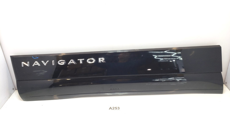 ✅ 07-17 OEM Lincoln Navigator Front Left Driver Door Lower Molding Trim*