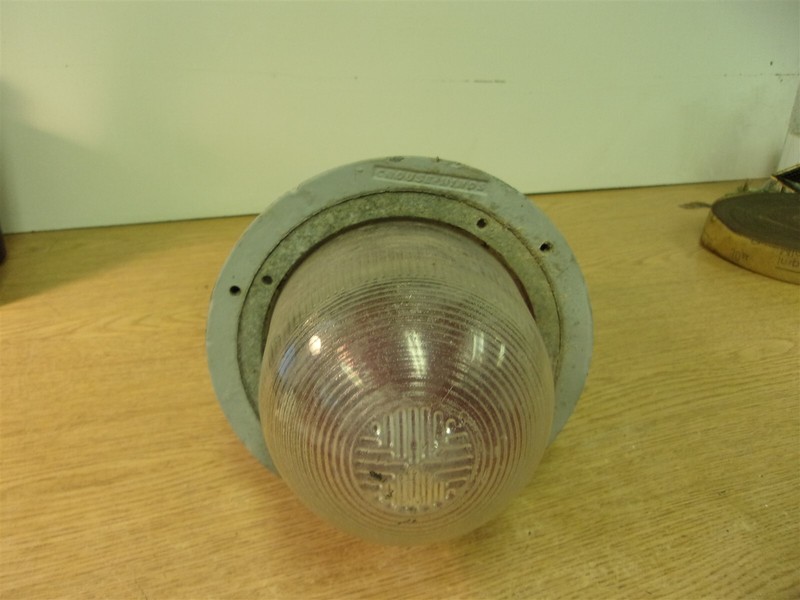 Crouse Hinds EVCXR 101 M64 Light fixture *FREE SHIPPING*