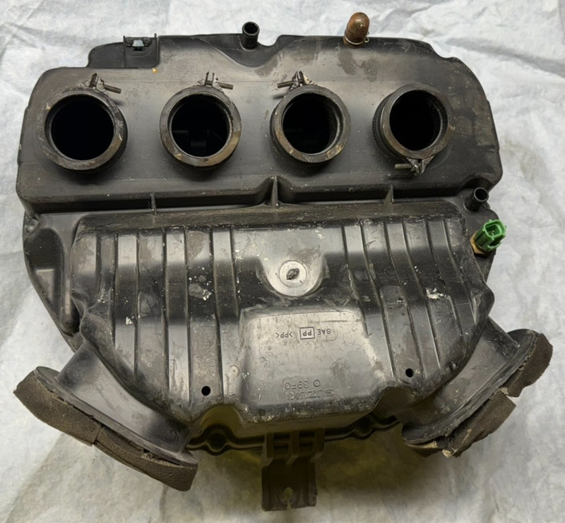 2002 Suzuki GSXR6 Airbox Air Box Filter Breathe Assembly GSXR 600 02
