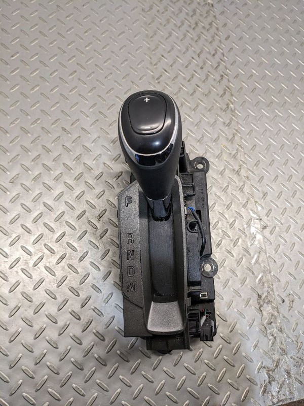 16-17 CHEVY EQUINOX FLOOR SHIFT SHIFTER GEAR SELECTOR 1152215