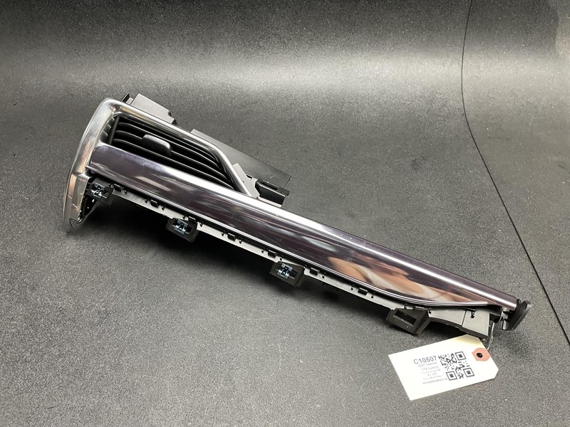 Dash Right A/C Heater Vent Grille w/ Molding 2021 Cadillac XT4 84495345 19 20