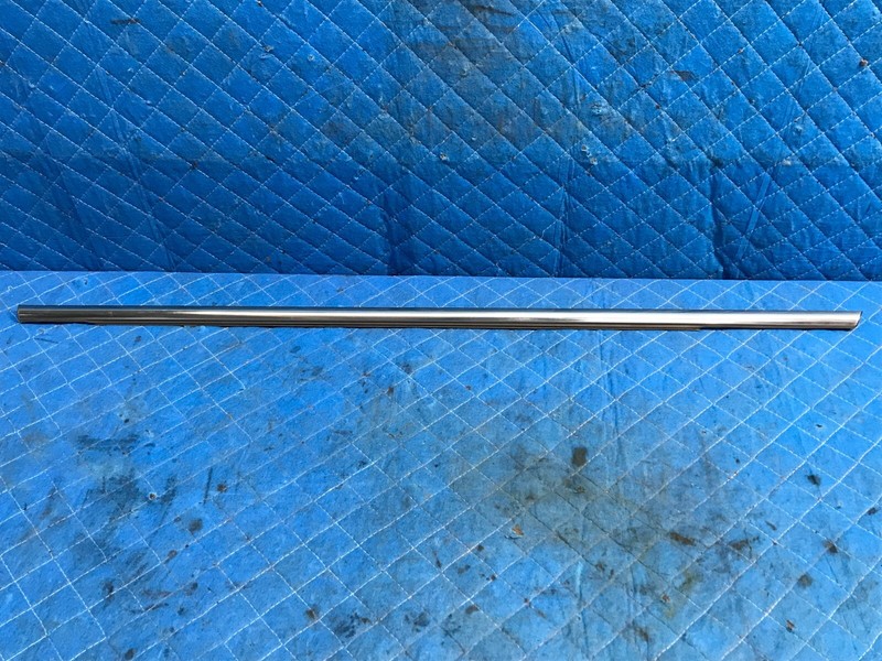 2016-2020 KIA SORENTO REAR RIGHT SIDE DOOR WINDOW WEATHERSTRIP BELT MOLDING OEM