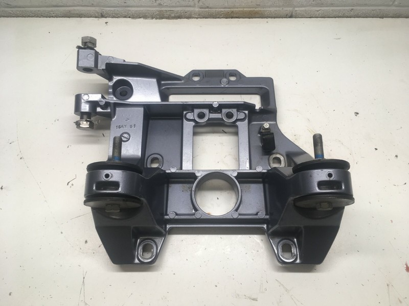 U4 Yamaha Marine Engine Inner Transom Plate and Rear Mounts Sterndrive