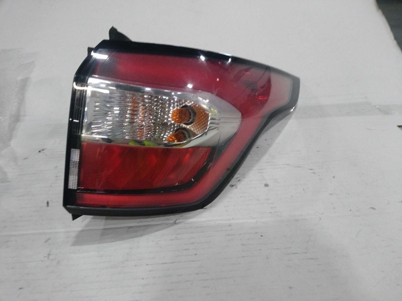 Used Right Tail Light Assembly fits: 2017 Ford Escape quarter panel mounted smok