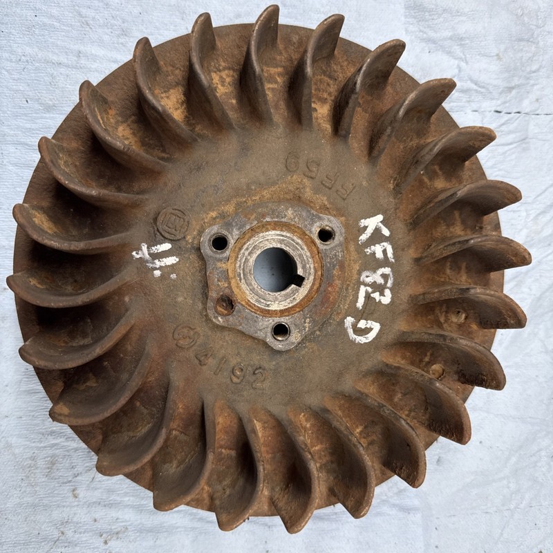 Kawasaki KF82D 341cc Motor flywheel magneto