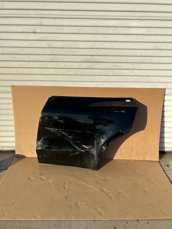 ✅2020-2023 Tesla Model Y Rear Left Door Shell Skin Black OEM w/ scratches