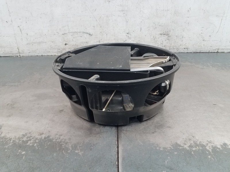 2009 Mercedes AMG C 63 Tire Jack Kit #72909 X5