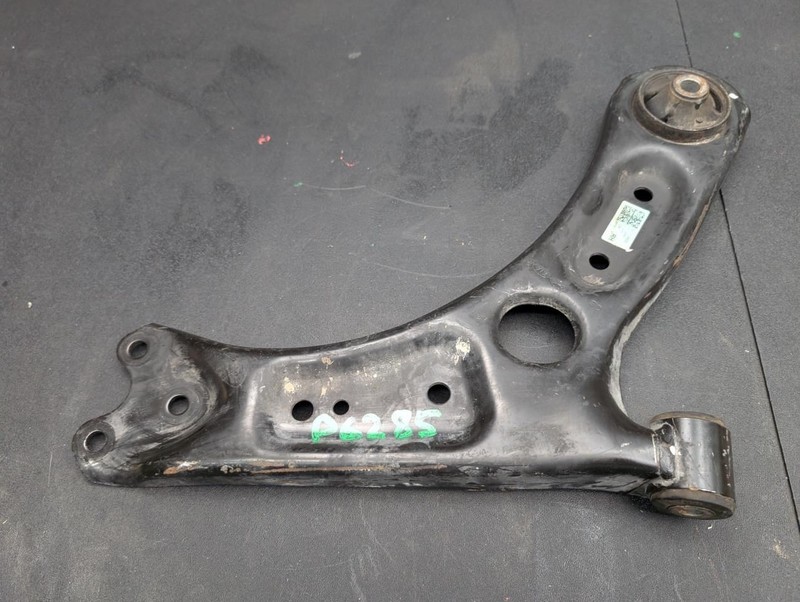 Front Right Lower Control Arm 2020 Hyundai Kona 54501-J9000 2019 2021 2022 2023