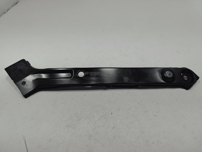 2018-2020 Volkswagen Atlas Front Radiator Right Side Upper Support Bracket OEM