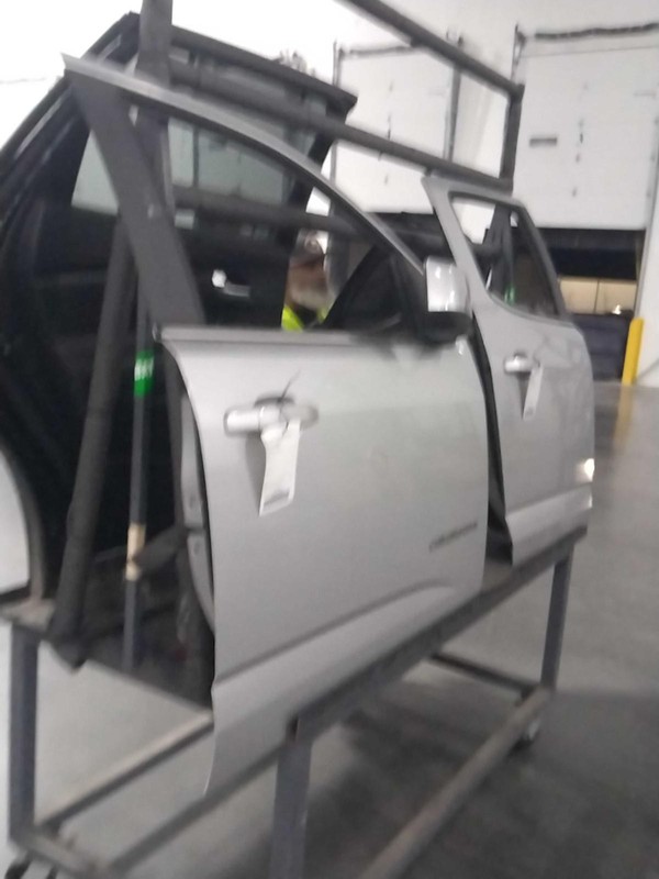 2017 Chevrolet Colorado Right Front Door Silver 499627 116K Miles Used