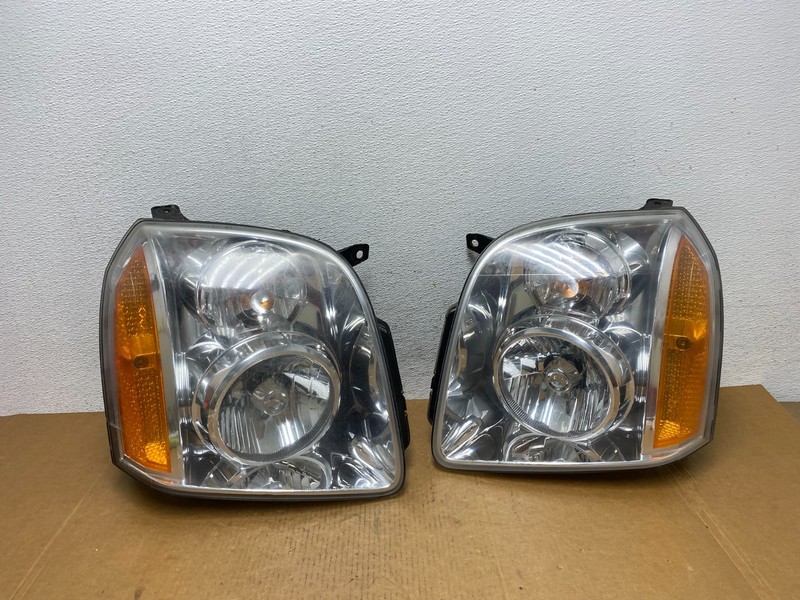 2007 - 2014 GMC Yukon Halogen Headlights Left+Right Side Set AD9113 DW