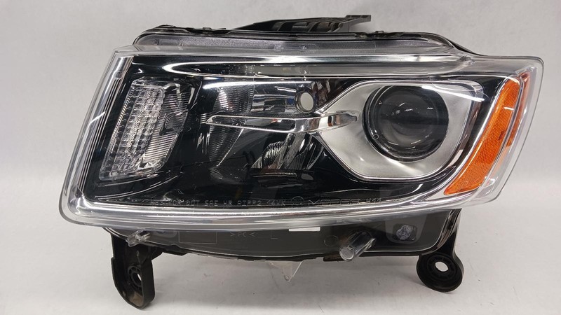 14-'16 JEEP GRAND CHEROKEE driver headlight halogen black bezel OEM Grade A!