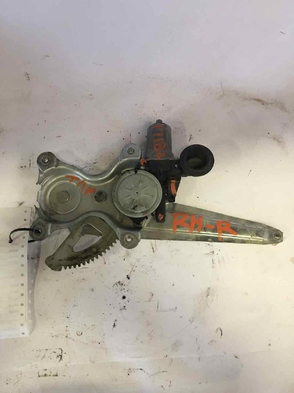 Side/rear/cargo Regulator TOYOTA COROLLA Right 09 10 11 12 13