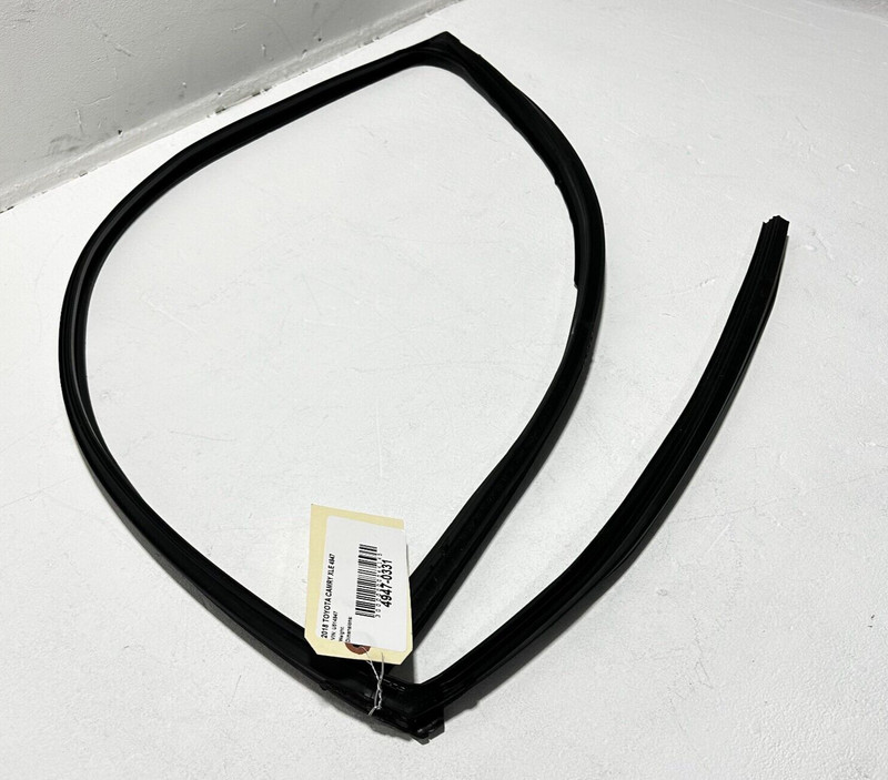 2018 TOYOTA CAMRY WINDOW GLASS RUN CHANNEL SEAL FRONT PASSENGER SIDE OEM