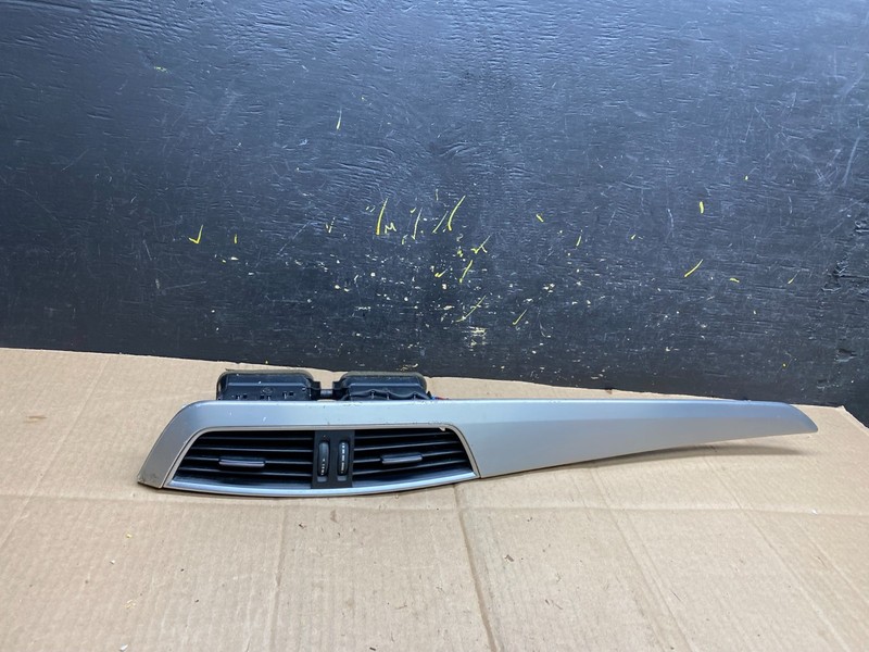 2008-2014 Mercedes Benz C Coupe W204 Cover Panel Center Air VentOEM AA4655 DG