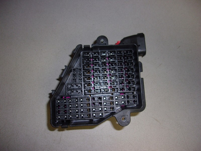 2005-11 Audi A6 Fuse Box Block 0516220331 *FREE SHIPPING*