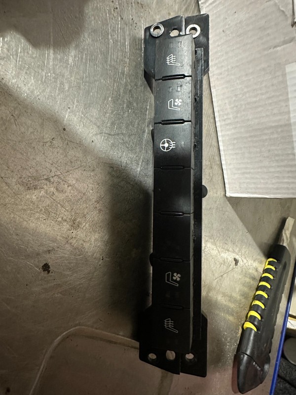 11-13 JEEP GRAND CHEROKEE OEM HEATED STEERING WHEEL AND SEAT SWITCH PANEL