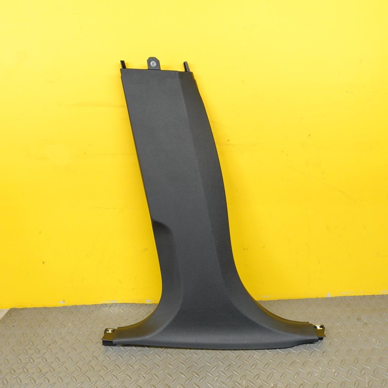 2023-2026 BMW X2 X1 U10 U11 LEFT SIDE B PILLAR LOWER TRIM COVER PANEL 9462133