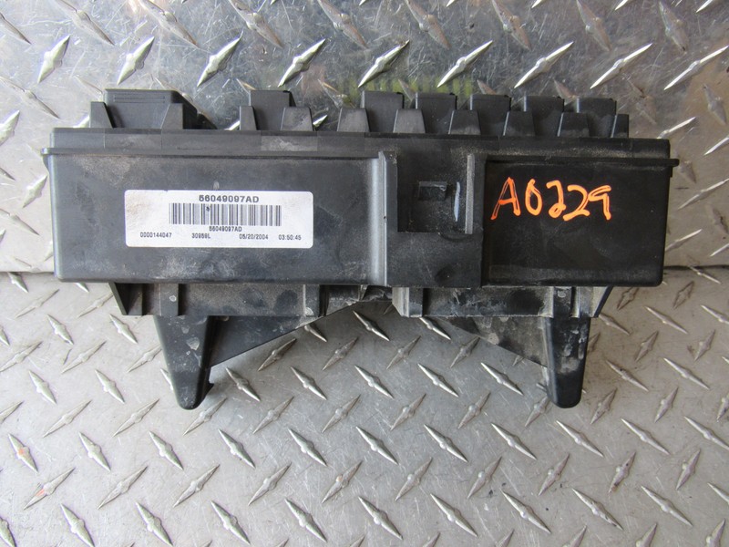 04 DODGE DURANGO INTERGRATED POWER MODULE FUSE BOX BLOCK 56049097AD