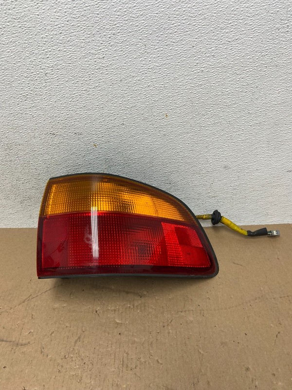 1998 1999 2000 Toyota Sienna Right Passenger Tail light Oem AD7677 DW