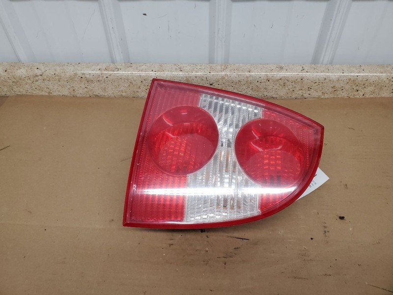 Passenger Right Tail Light Excluding W8 Sedan Fits 01-05 PASSAT 293300