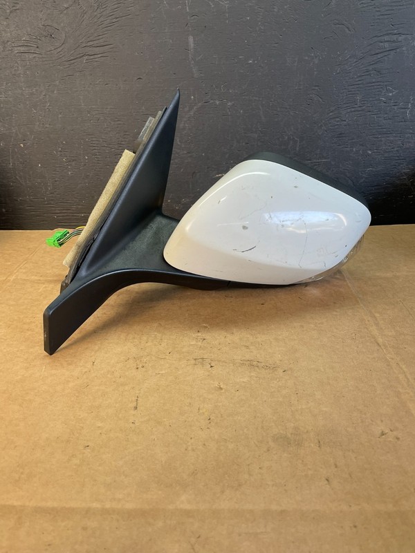 2007 - 2011 Volvo XC70 V70 Left Driver View Door Mirror OEM AE0949 DW