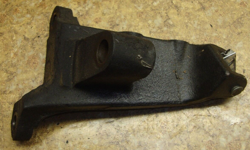 2005 Suzuki Boulevard VL800 VL 800 S50 C50 Left Front Foot Peg Pedal Mount Brace