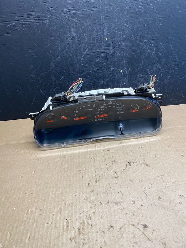 2006 Ford E350 Gauge Speedometer Cluster OEM ac6672 DG