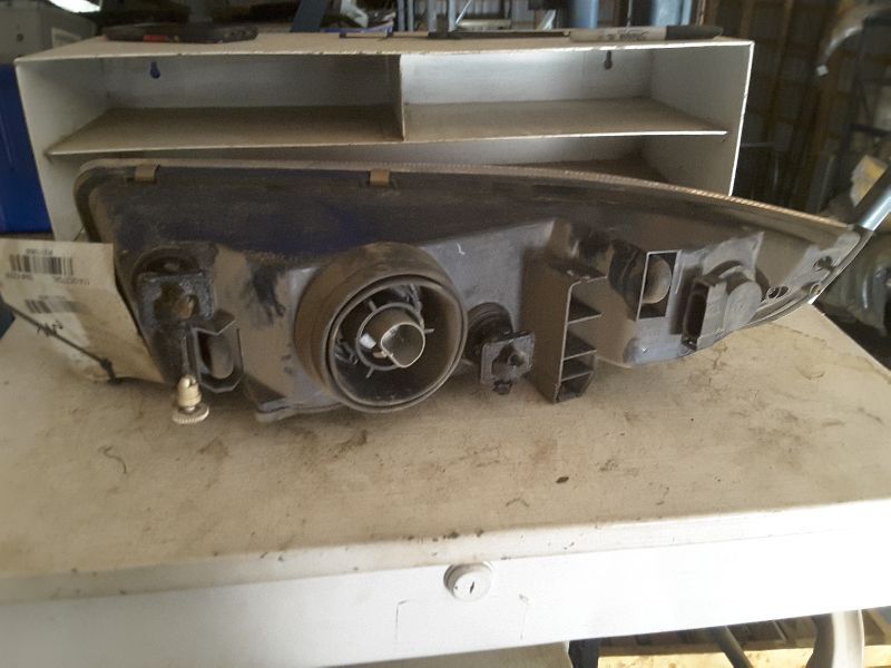 95 96 STRATUS L. HEADLIGHT 110699