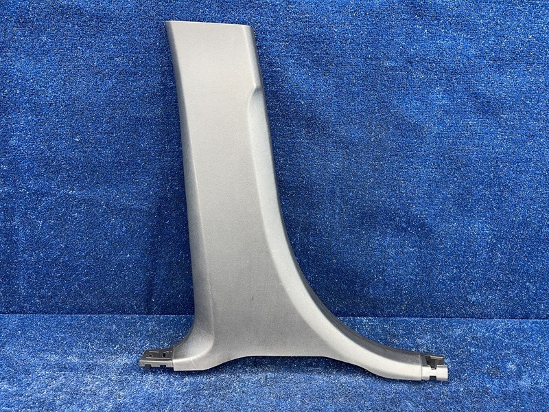 2017-2019 CADILLAC XT5 CENTER LEFT DRIVER SIDE LOWER B PILLAR TRIM PANEL OEM