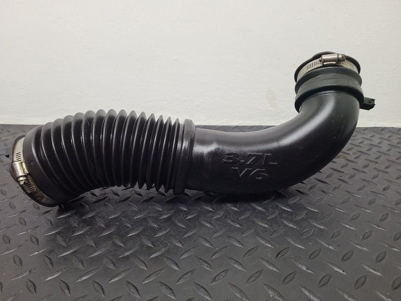 08-12 Jeep Liberty 3.7L Air Cleaner Tube OEM 53013907AB