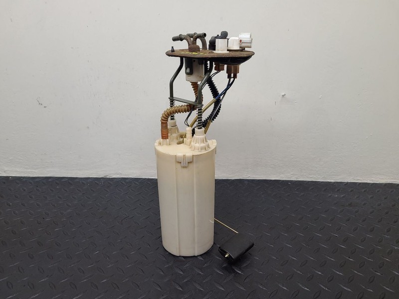 03-04 Kia Sorento 3.5L Fuel Pump Assembly OEM 31150-3E200