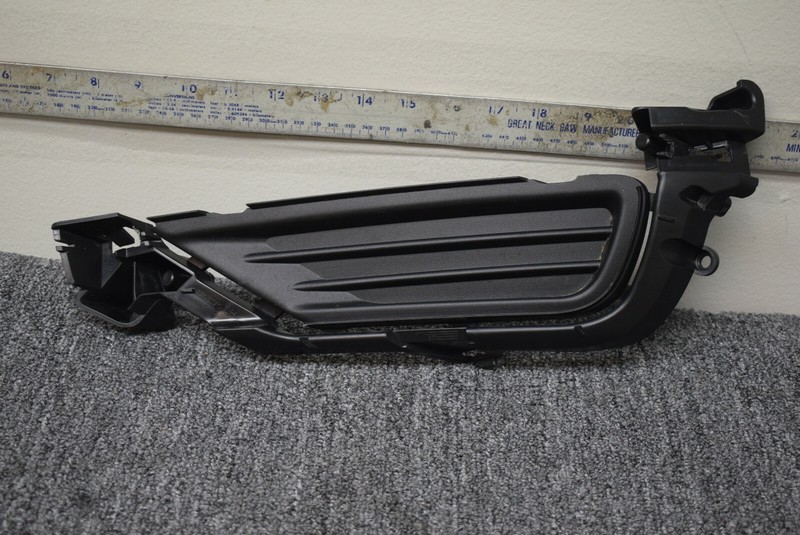 2016-2018 VOLVO XC90 FRONT LEFT SIDE BUMPER TRIM MOLDING FACTORY OEM