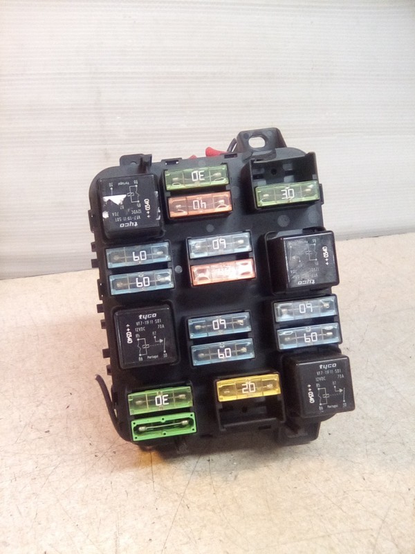 2014 Volvo VNL 20470167 Fuse Box