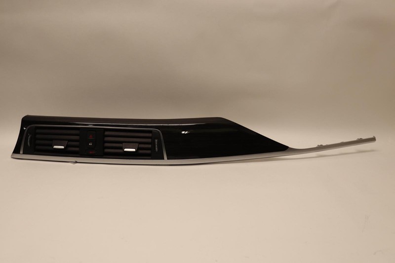2017-2018 BMW 330I CENTER DASH DASHBOARD AIR VENT W/ MOLDING TRIM OEM