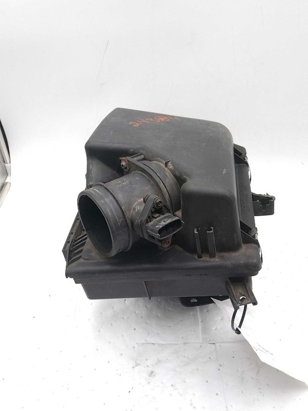 Used Air Cleaner Assembly fits: 2005 Volvo XC90 5 cylinder Grade B