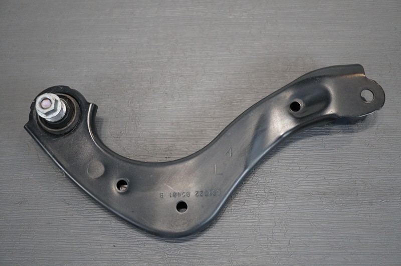 π
2018-2024 TOYOTA CAMRY OEM.REAR DRIVER UPPER CONTROL ARM 03152205401B