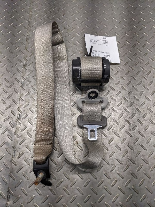 2017 - 2025 CHRYSLER PACIFICA RIGHT 2ND ROW SEAT BELT RETRACTOR OEM 1181708