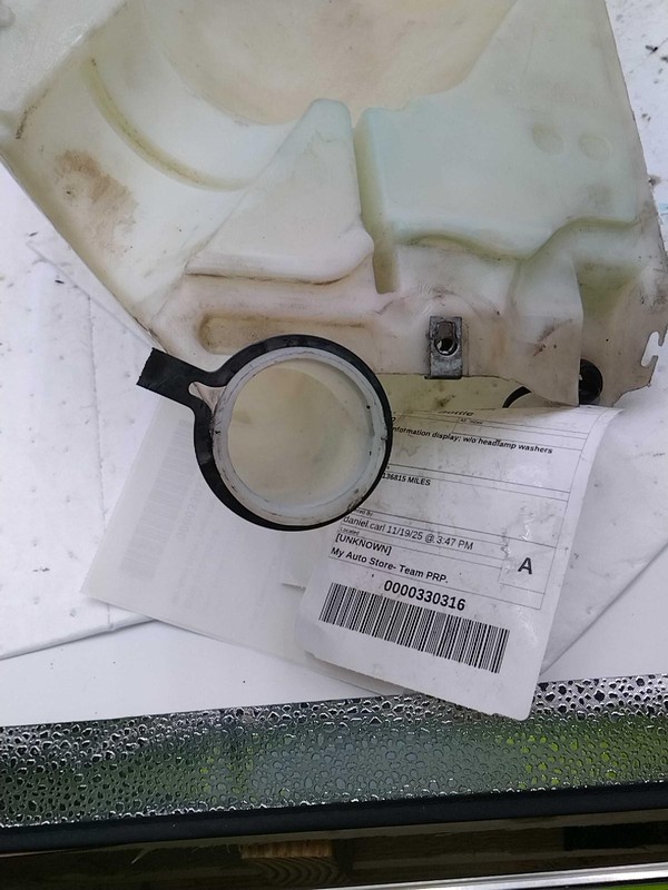 Used Washer Fluid Reservoir fits: 2004 Chevrolet Trailblazer w/o information dis