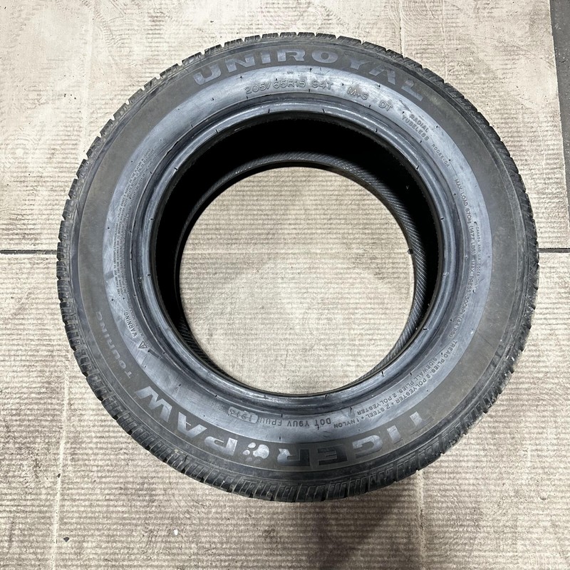 Uniroyal Tiger Paw 205/ 65 R15 94TM+S OEM Year 2016 9,5/32=7.5mm