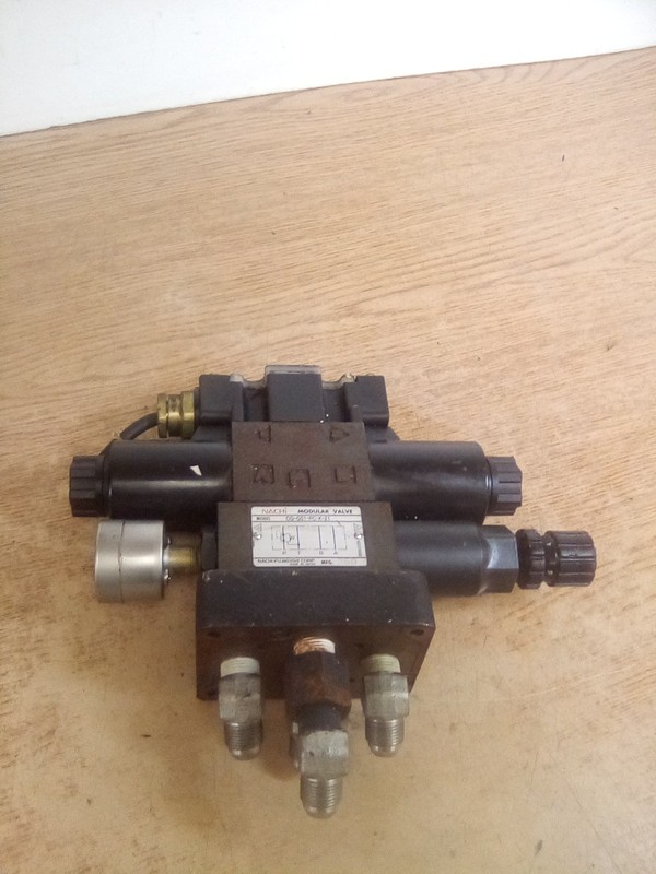 Nachi SL-G01-E3X-R-D2-31 Solenoid Valve W/ OG-G01-PC-K-21 & MSA-01Y-10