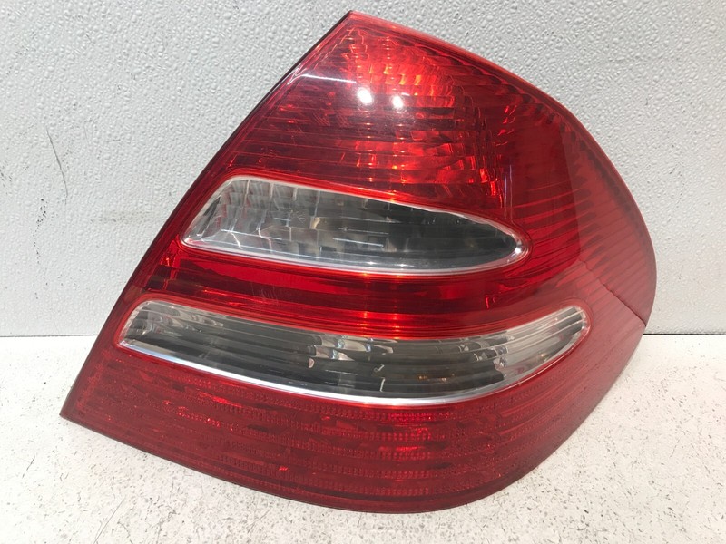 2003-2006 Mercedes E320 W211 Tail Light Taillight Lamp Right Passenger Side OEM