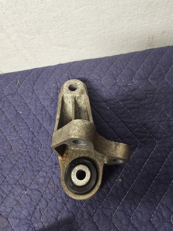 2012-2014 FORD FOCUS 2.0L ENGINE MOTOR MOUNT SUPPORT Transmission