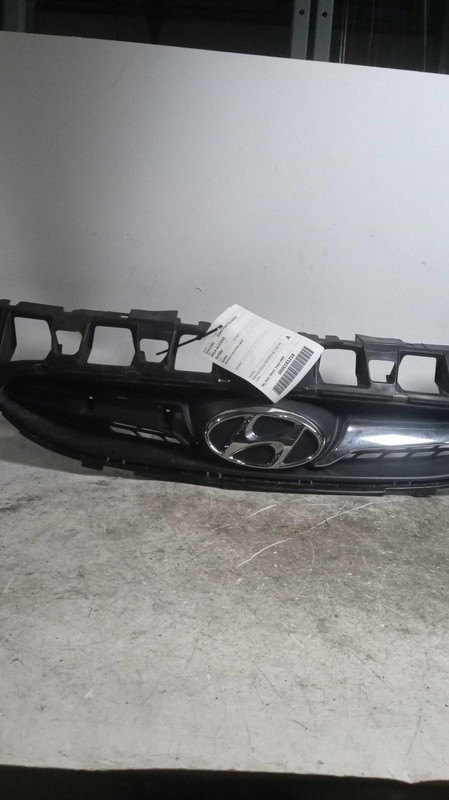 2014 Hyundai Accent Grille OEM Black Upper Used 190939 116k Miles