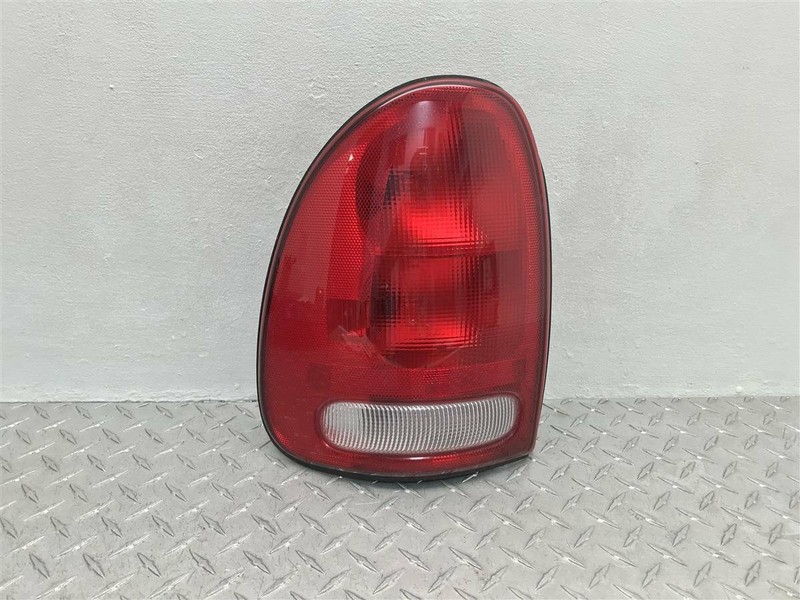 98 99 00 01 02 03 DURANGO CARAVAN VOYAGER DRIVER SIDE TAIL LAMP OEM