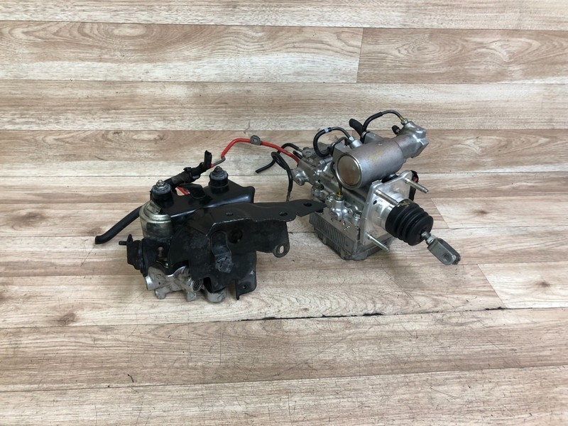 TOYOTA PRIUS OEM HYBRID ABS BRAKE PUMP SYSTEM ANTI LOCK BOOSTER 2010-2015 SET 4