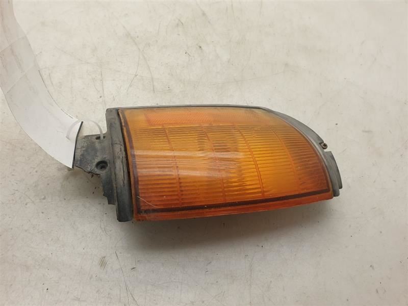 87-89 TOYOTA 4RUNNER PASSENGER SIDE FRONT CORNER TURN SIGNAL LAMP ASSEMBLY