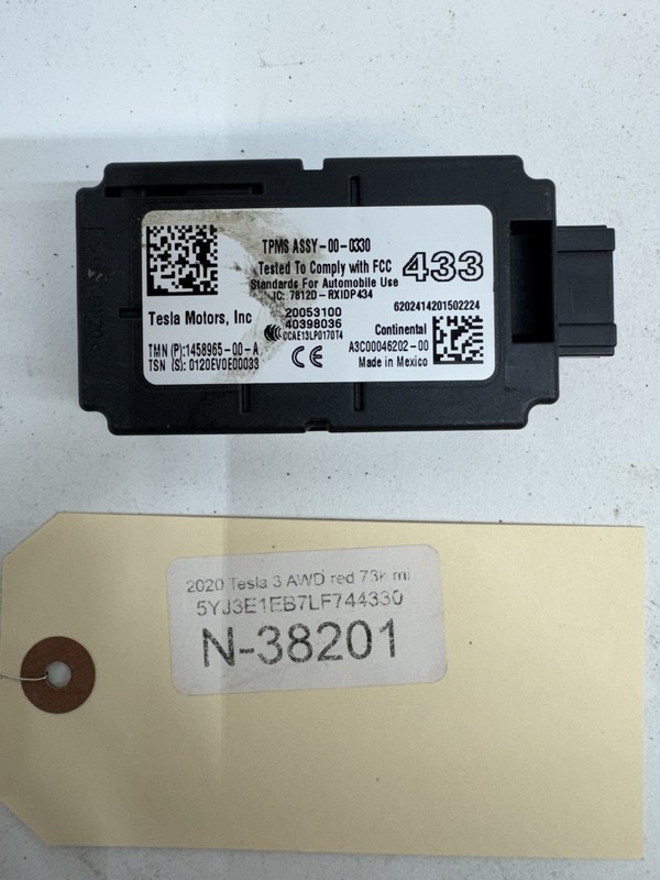 2017-2023 TESLA MODEL 3 TIRE PRESSURE MONITOR CONTROL MODULE UNIT 38201 B142